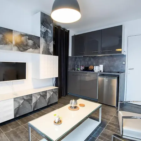 Beautiful Studio Less Than 10 Min From The Center Of Apartment
