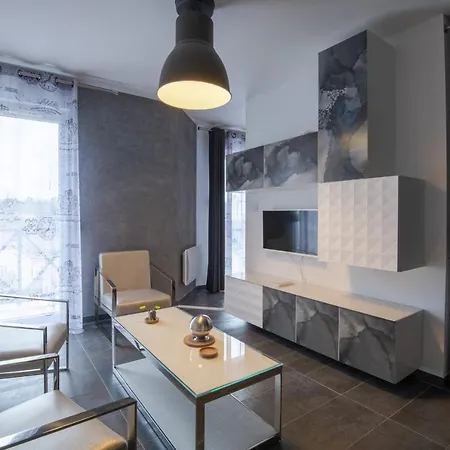 Beautiful Studio Less Than 10 Min From The Center Of *